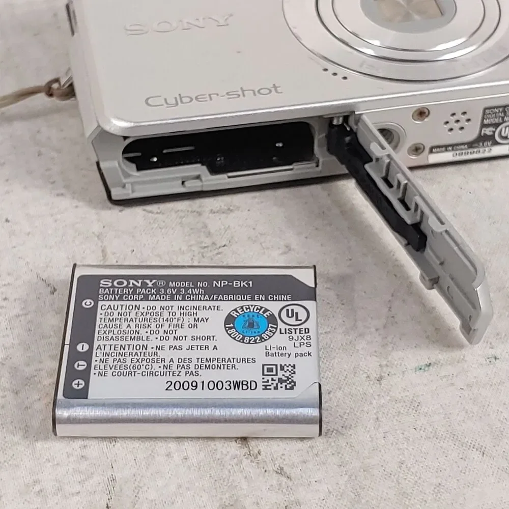 Sony Cyber-shot DSC-W180 Digital Camera 10.1 MP 3x Optical Zoom - TESTED WORKING